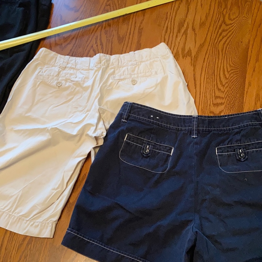 Shorts - Picture 3 of 3